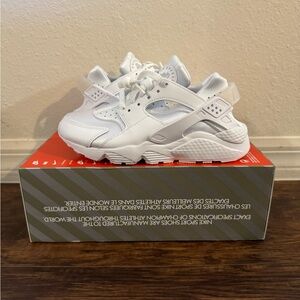 Nike Air Huarache Triple White Women’s Sneakers DH4439-102